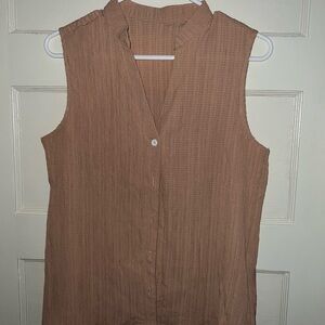 Sleeveless Textured Button-Front Top in Mud Brown